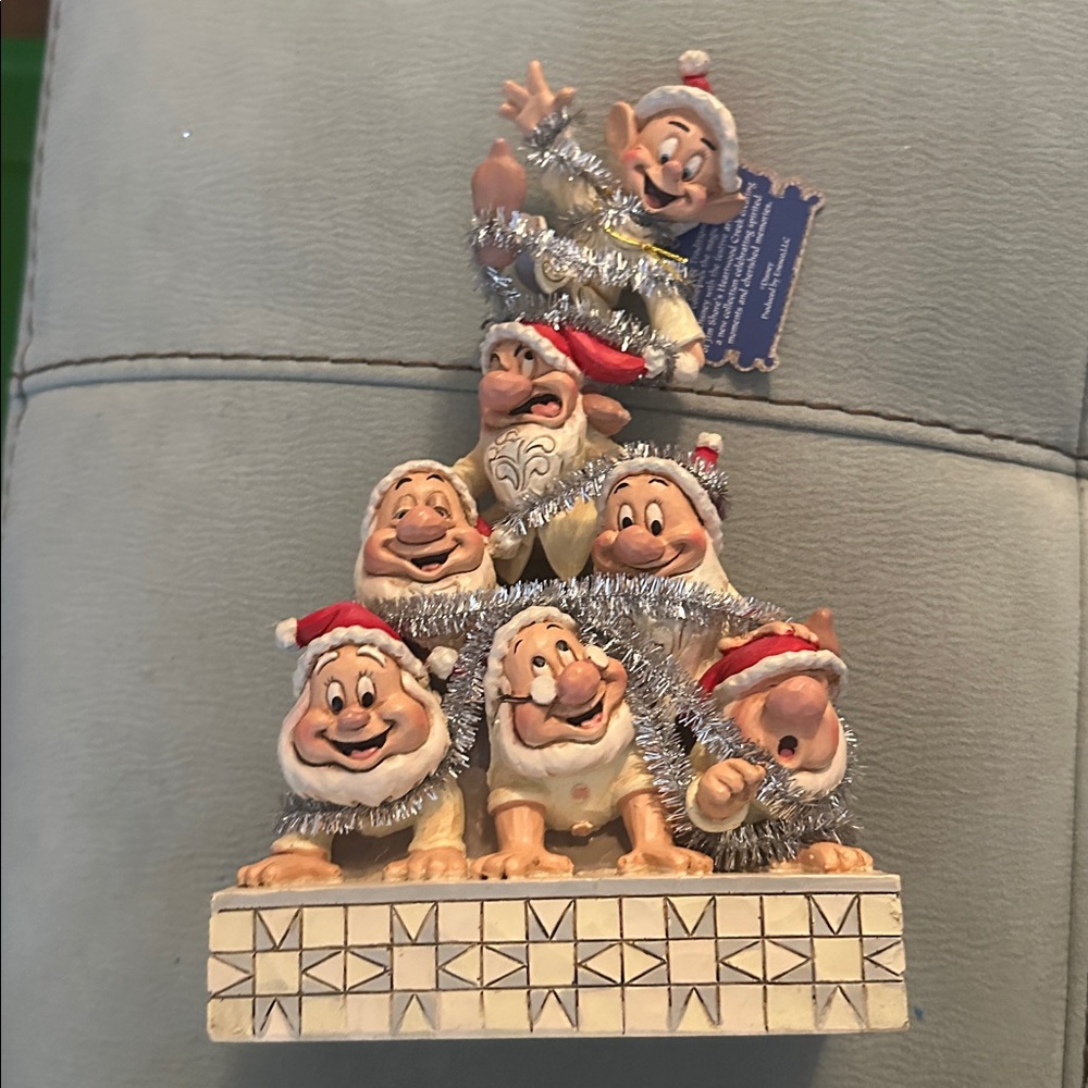 Jim Shore Disney Tradition 2020 #6000942 Christmas 7 Dwarfs "Precarious Pyramid
